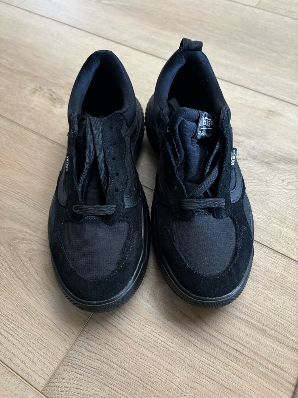 Brand New Vans Black Low-Top Skate Sneakers